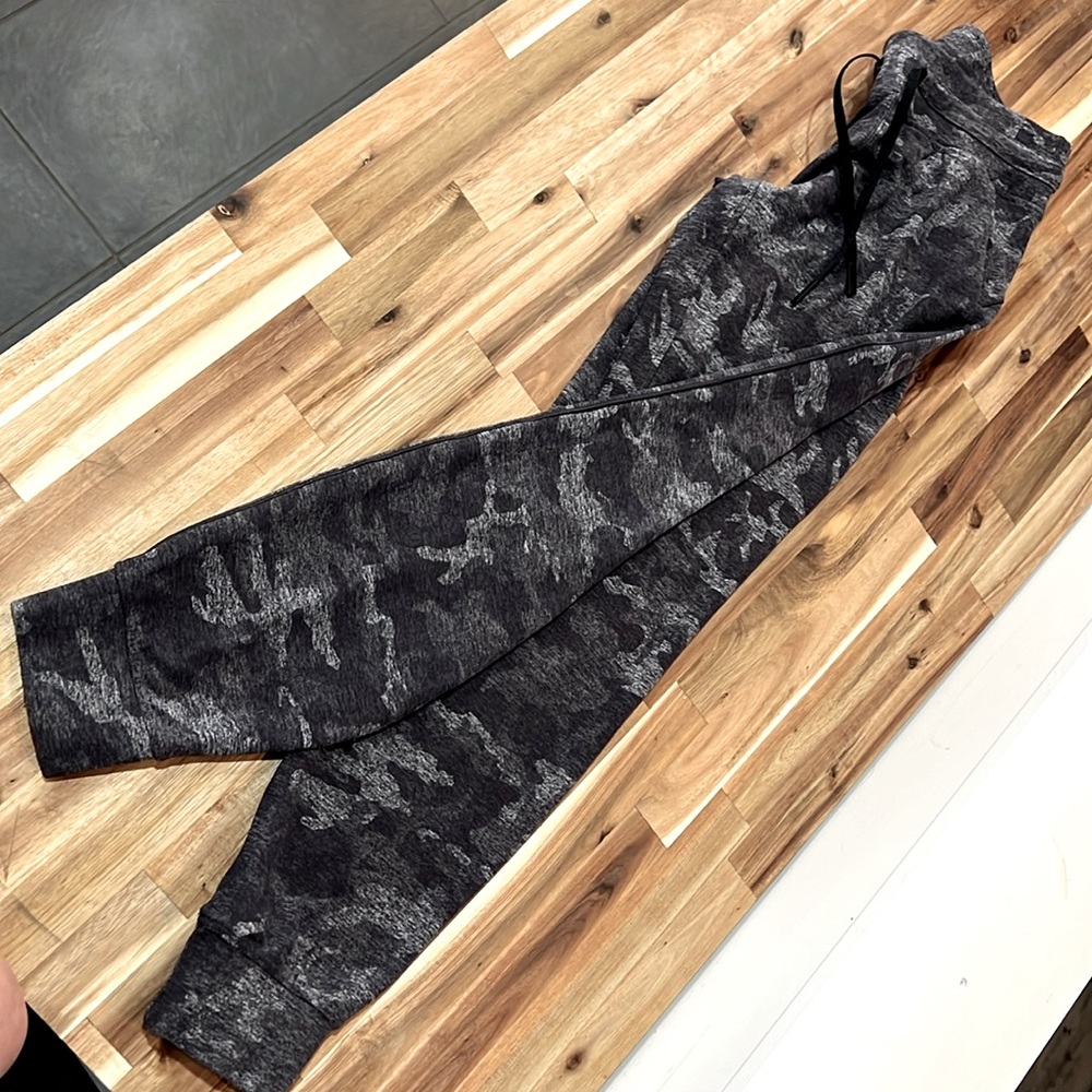 Lululemon camo joggers. Size 5. Grey camo. Gently used.